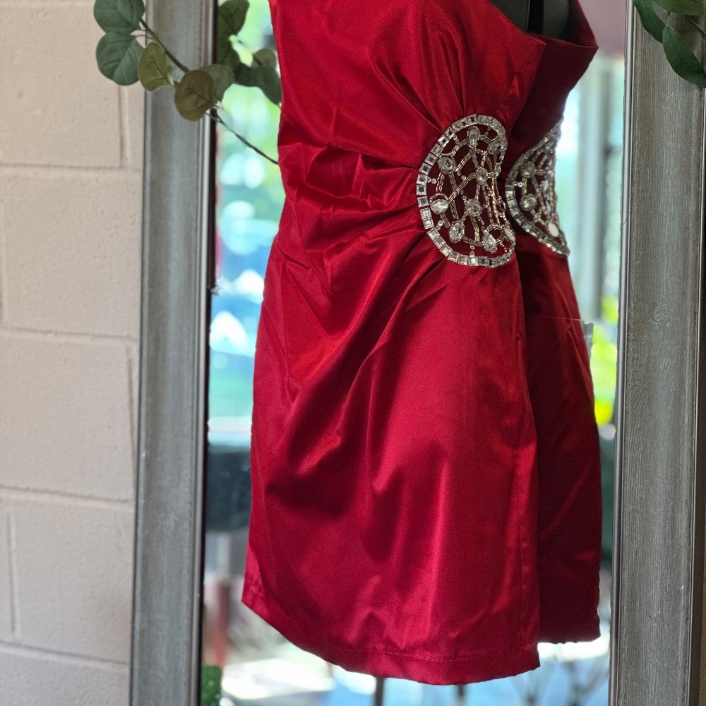 Red Dress - Picture 2 of 2